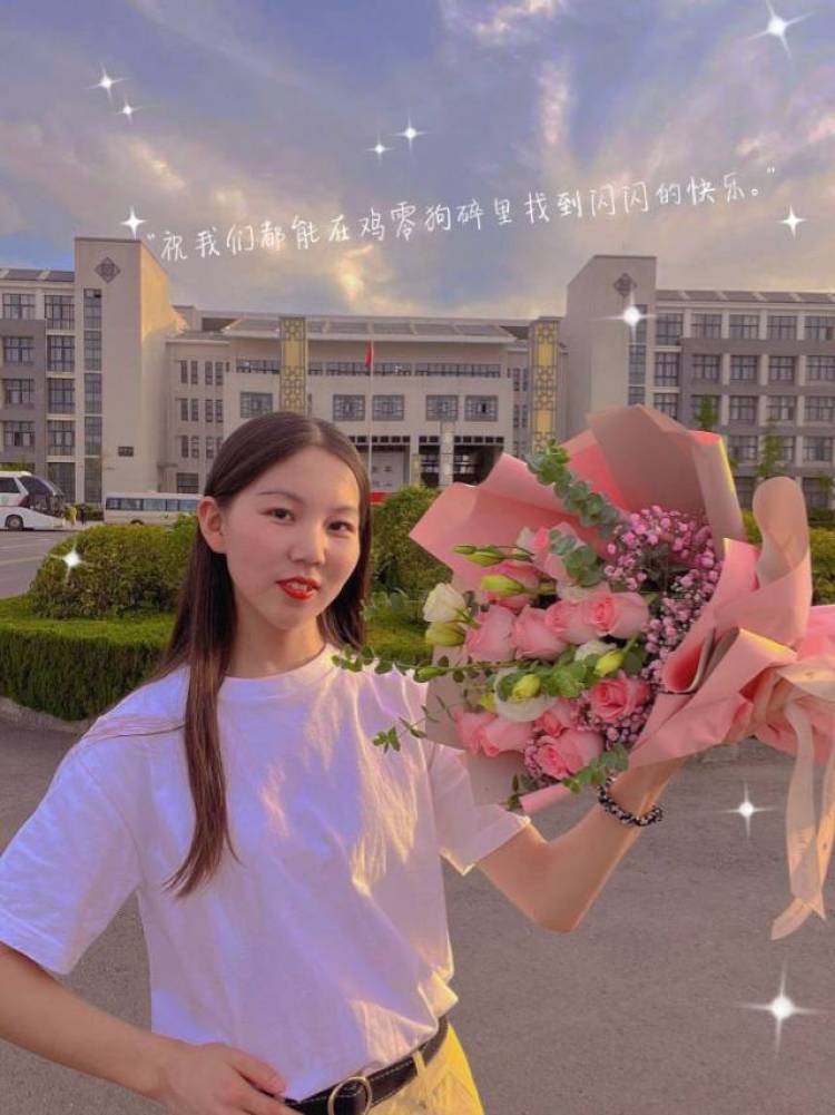 慕璃-河南省·新乡市·红旗区-抖音，某红薯-学生，寄拍模特，长发。一般在抖音和某红薯制作短视频（都是个人制作）穿衣风格：休闲，温婉，日常。有对象。也可以接情侣装，伴侣偏胖型。