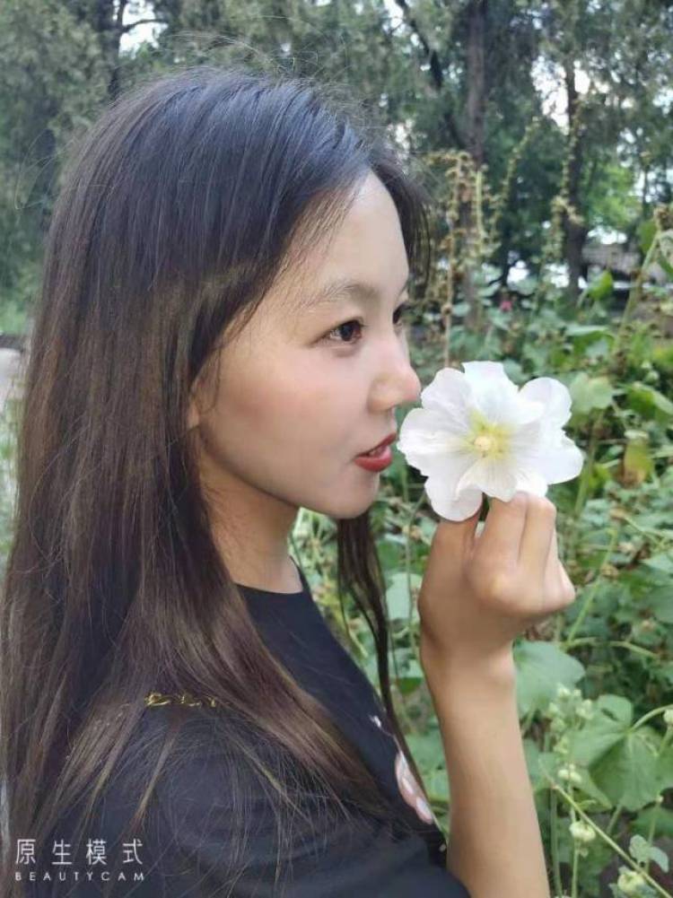 慕璃-河南省·新乡市·红旗区-抖音,某红薯-学生,寄拍模特,长发。一般在抖音和某红薯制作短视频(都是个人制作)穿衣风格:休闲,温婉,日常。有对象。也可以接情侣装,伴侣偏胖型。