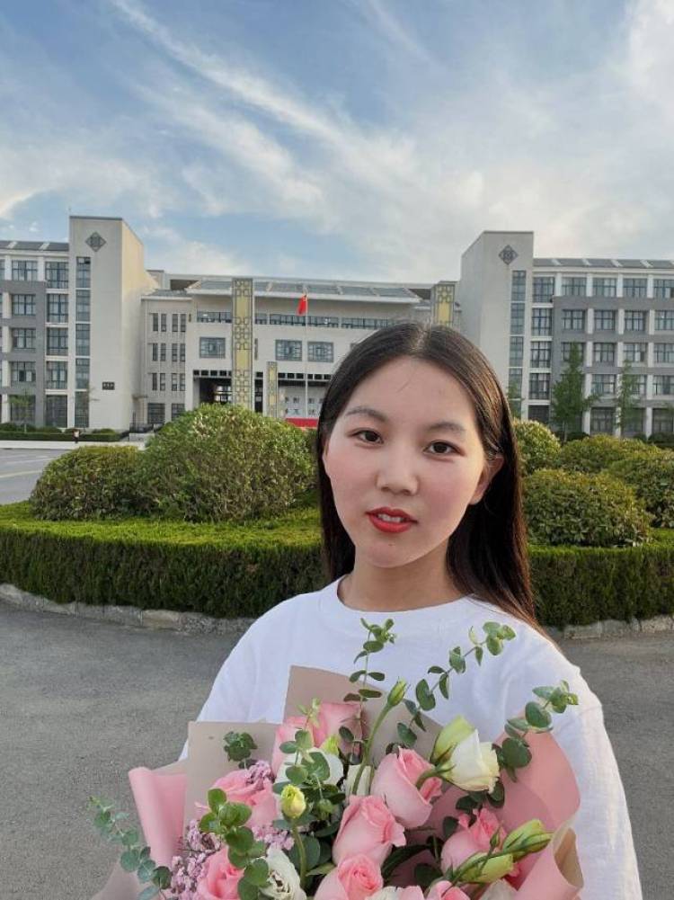 慕璃-河南省·新乡市·红旗区-抖音,某红薯-学生,寄拍模特,长发。一般在抖音和某红薯制作短视频(都是个人制作)穿衣风格:休闲,温婉,日常。有对象。也可以接情侣装,伴侣偏胖型。