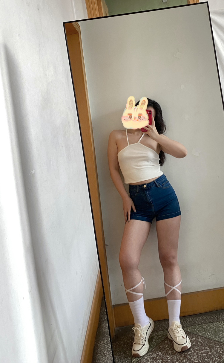 韩能吃🍤-山西省·晋中市·榆次区--身高158 体重100 会拍照 P图 会凹造型 可接衣服 视频 鞋子 包包