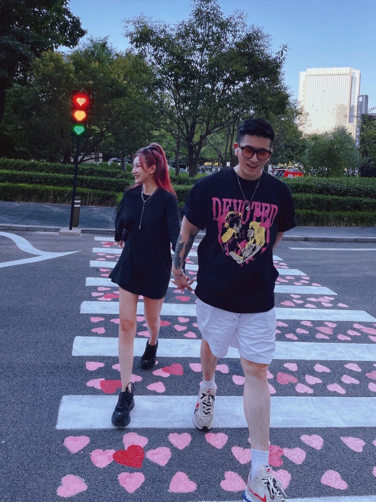 陈开心🧡-陕西省·西安市·雁塔区-抖音 某红薯 微博-能驾驭多种风格（成熟  轻欧美  甜酷 韩风）淘宝拍摄 可接男女单人拍摄或情侣装拍摄 会后期
