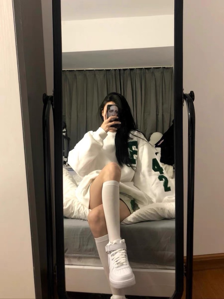 陈开心🧡-陕西省·西安市·雁塔区-抖音 某红薯 微博-能驾驭多种风格(成熟 轻欧美 甜酷 韩风)淘宝拍摄 可接男女单人拍摄或情侣装拍摄 会后期