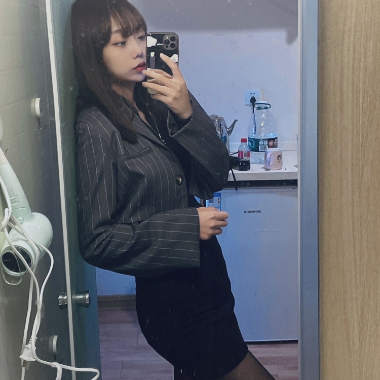 🌚-四川省·成都市·武侯区-抖音，微博-会拍照，化妆系统学习过，各种风格都可，接寄拍之类，会p图，自由职业时间也多，168 50kg