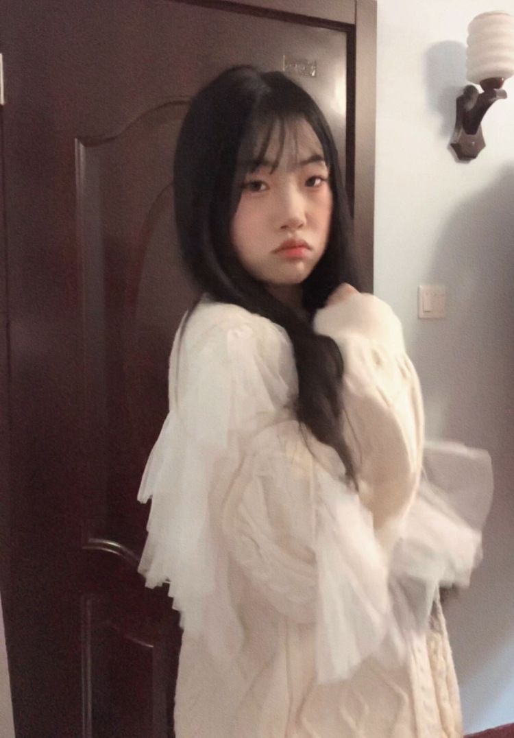 樱浣子.-江苏省·连云港市·连云区-抖音 快手 某红薯 -身高160体重90 会p图 喜欢拍照 希望能与商家长期合作 给一次自我展示的机会