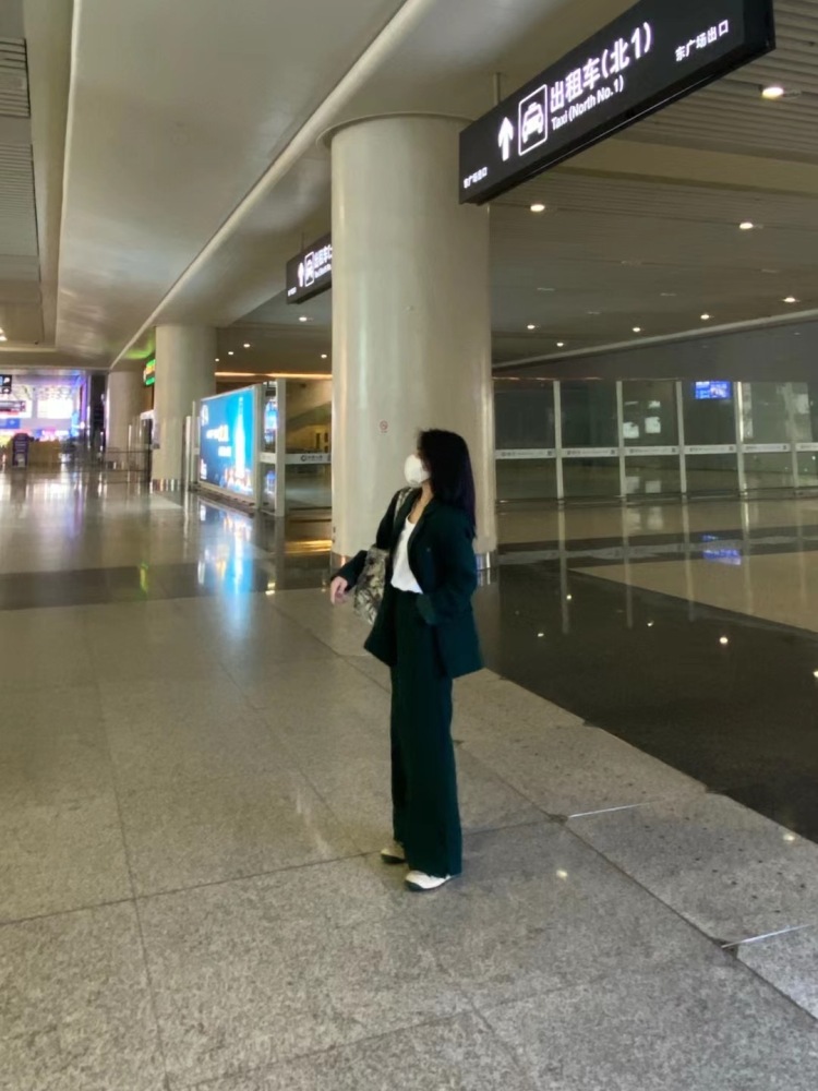 ,-江苏省·宿迁市·宿城区-微信/抖音/微博/某红薯-身高160体重95斤
喜欢拍照会搭配可买家秀 不同风格
衣服 包包 鞋 饰品都可
自由模特长期接单