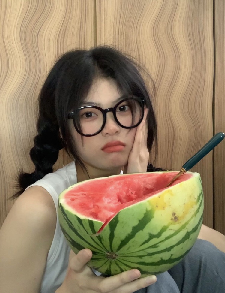 不是山谷-湖南省·长沙市·岳麓区--会批图 
会摆拍
穿搭还可
化妆还行
风格不限
身高165 体重108