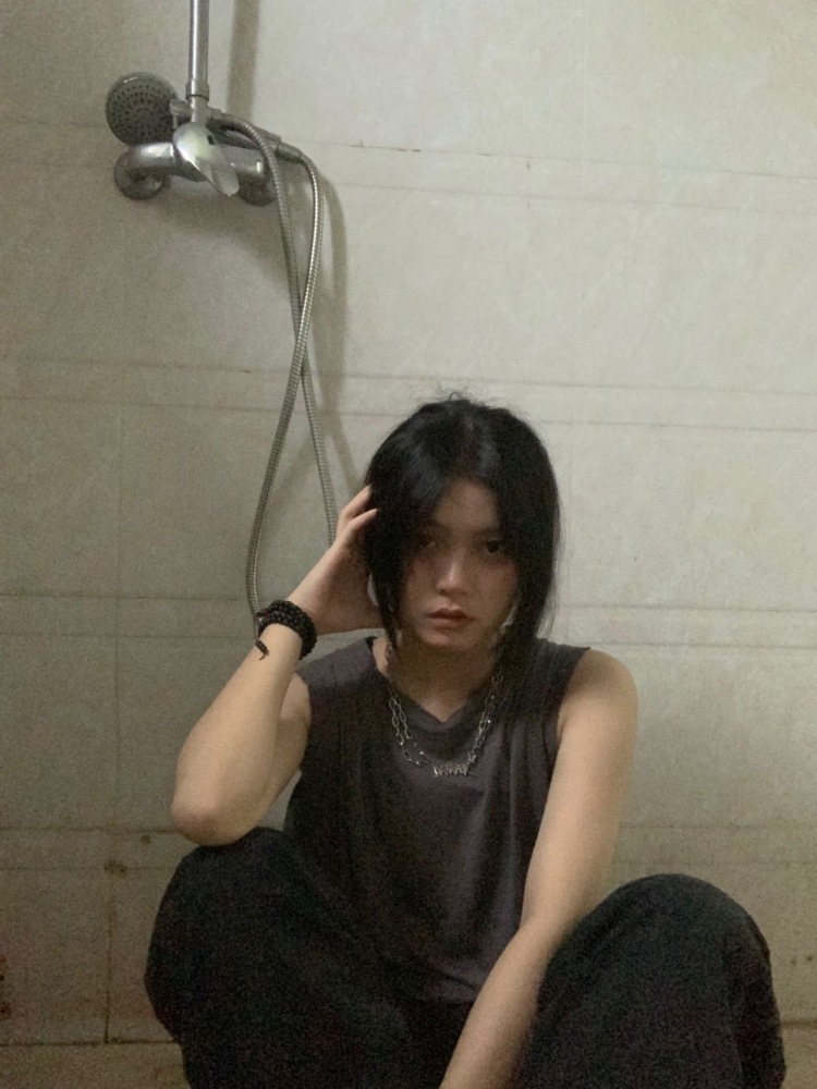 不是山谷-湖南省·长沙市·岳麓区--会批图 
会摆拍
穿搭还可
化妆还行
风格不限
身高165 体重108