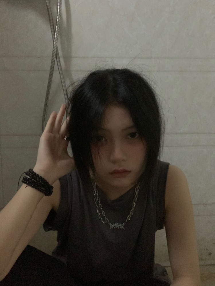 不是山谷-湖南省·长沙市·岳麓区--会批图 
会摆拍
穿搭还可
化妆还行
风格不限
身高165 体重108