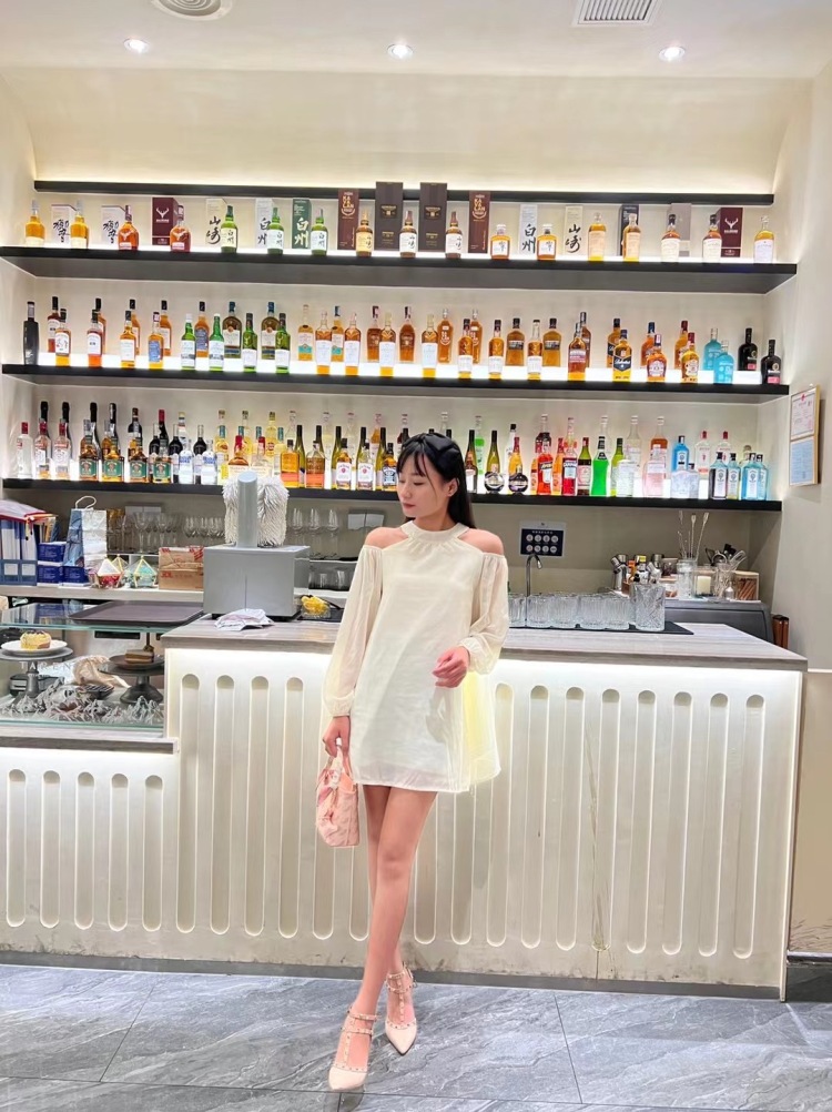 婷婷--海南省·海口市·秀英区-快手 抖音-本人很喜欢记录自己的点点滴滴 兴趣爱好就是很喜欢拍照📷 自由 现在无业游民 接单范围:买家秀 直播带货