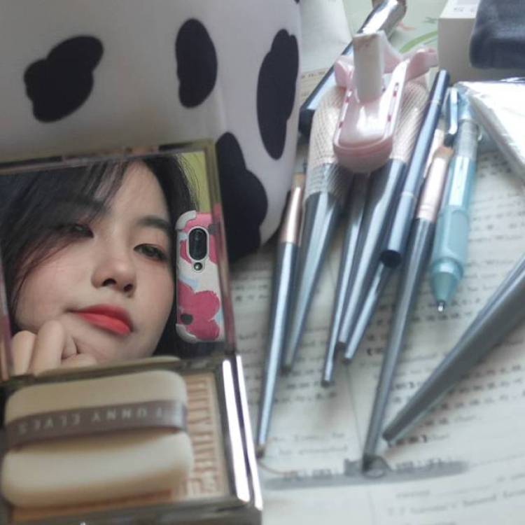 我是美羊羊-湖南省·常德市·澧县-快手-喜欢拍照，想尝试一下寄拍，送拍之类的工作，风格多变，身高163cm，体重50kg，素人多多关照