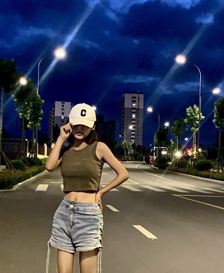 A.狗二菲-山东省·临沂市·沂南县-快手 抖音-接寄拍 送拍!!!
本人身高163 体重45kg 学过摄影 平时很喜欢拍照
接单范围 买家秀 快手抖音推广 短视频制作