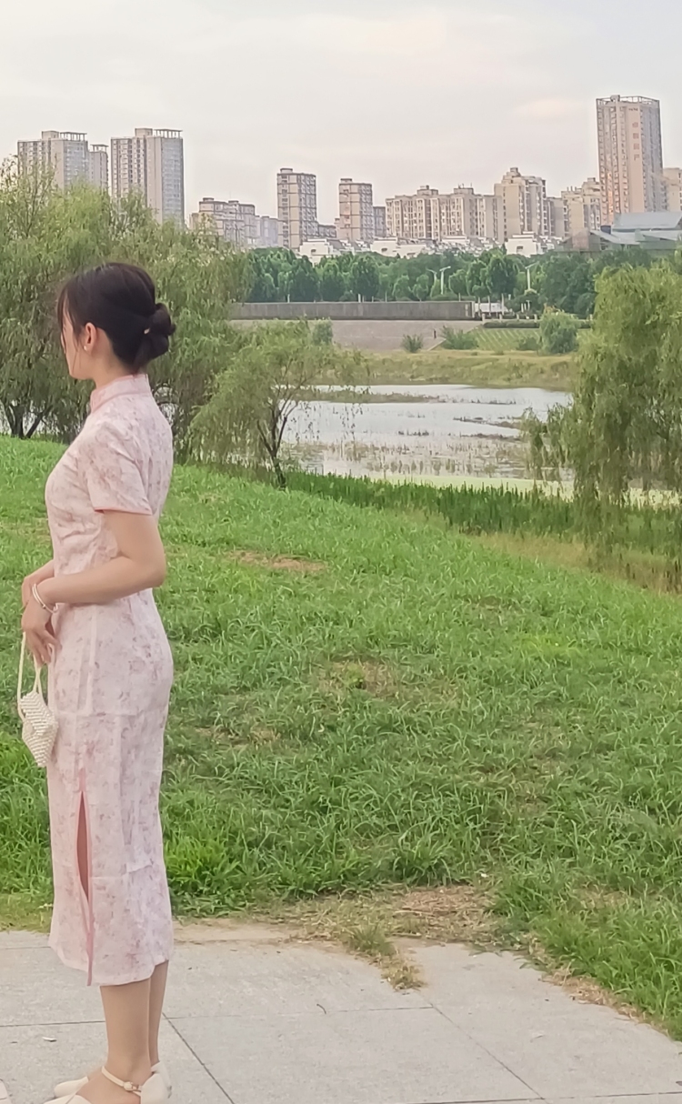 MY🎀-安徽省·合肥市·瑶海区--我的特长是服装搭配和妆造，网拍方面是一个小白，会努力积极向上做好这一份工作