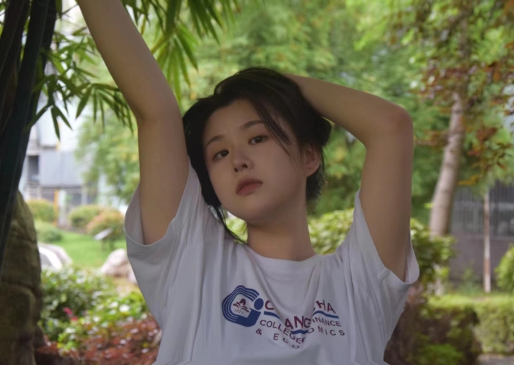 yoloㅤ-湖南省·长沙市·开福区-快手 抖音 某红薯-净身高169，体重65kg可能有点偏胖，但是我会P图，想接寄拍自己在家拍，