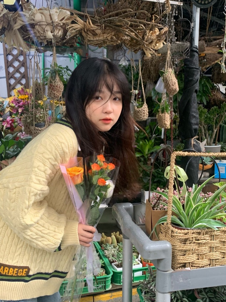 香芋-湖北省·武汉市·洪山区--接寄拍 身高163体重96 喜欢拍照 会p图会弹钢琴尤克里里 唱歌 接受重拍 效率高 出图快!