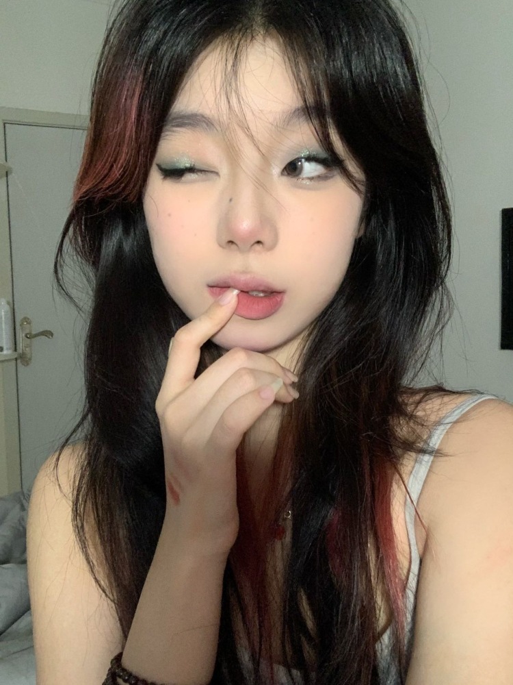 --上海市·上海市·长宁区-某红薯、抖音-美妆博主,某红薯粉丝1w+,可接衣服寄拍,可接化妆品合作,可接平面拍摄,身高162,体重48kg