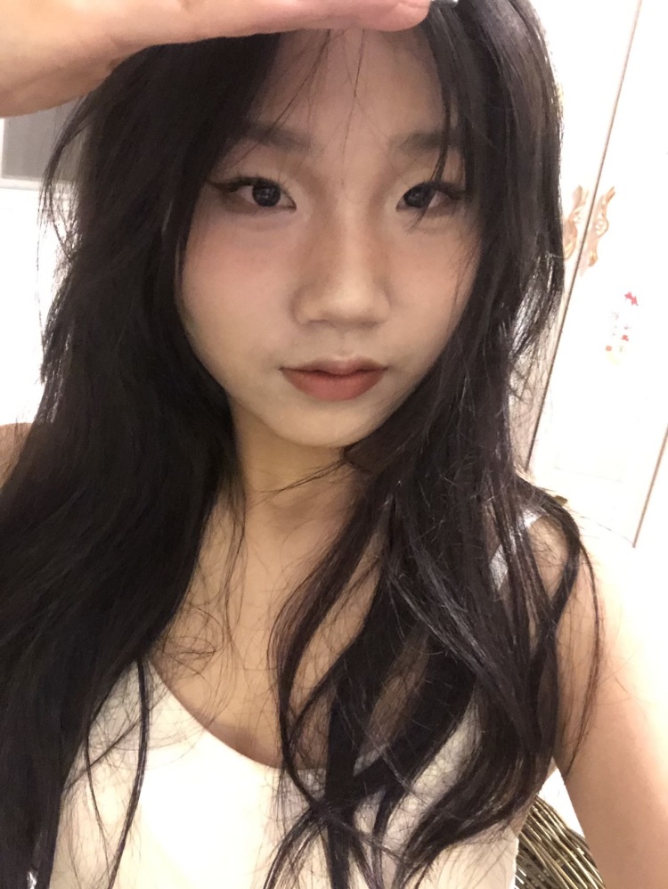 咸鱼-湖北省·襄阳市·谷城县-快手-我的年龄18岁 身高1.68米体重110我是一名在校大学生，我比较擅长是变美 化妆穿搭这方面我平时呢比较注重自身的打扮我所在的一个大学生群体是非常庞大的。他们的消费和视角我都能清楚地观察到。在校大学生