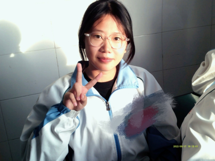 ε-云南省·昆明市·石林彝族自治县-抖音，某红薯-喜欢拍照，现在是新人但是会很努力的去完成单子，不矫情，价格和可以在谈