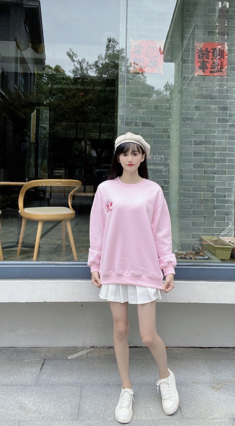 草莓🍓-江苏省·南京市·浦口区--我的兴趣爱好就是剪辑视频 拍照 接单范围:买家秀 种草 00后的小姐姐有很多想法