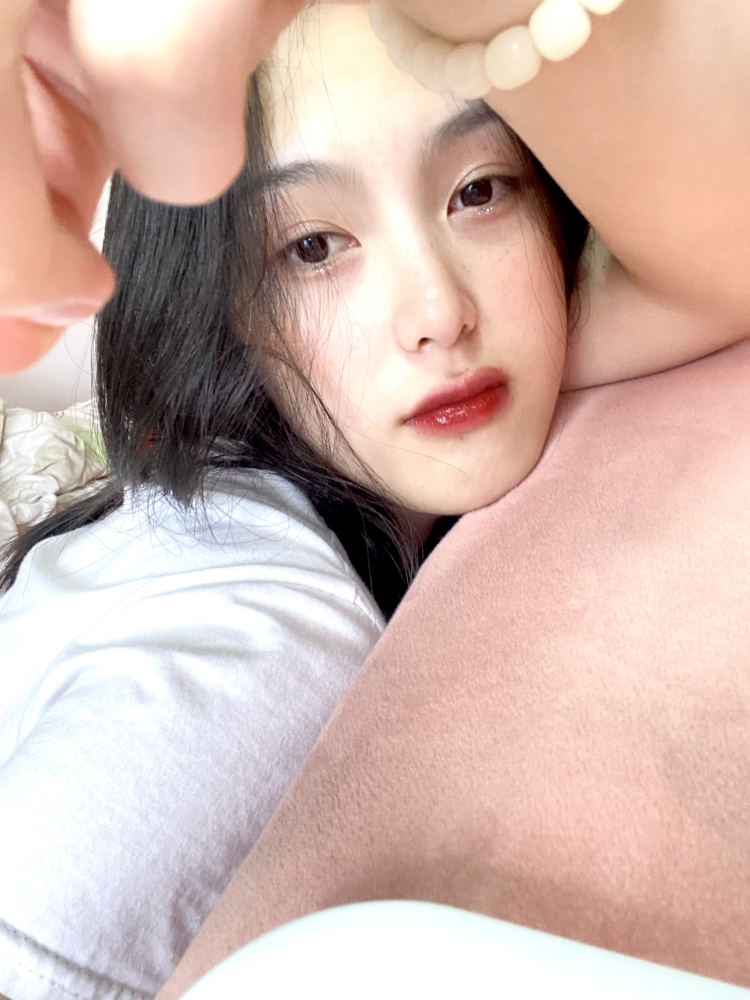 秋天不回来-湖南省·怀化市·沅陵县-某红薯-人美心善 接寄拍 出图质量好 好讲话 心平气和大美女一个 爱打游戏逛某宝 支持照片/视频 提的要求多也是可以接受的 希望合作愉快🤝