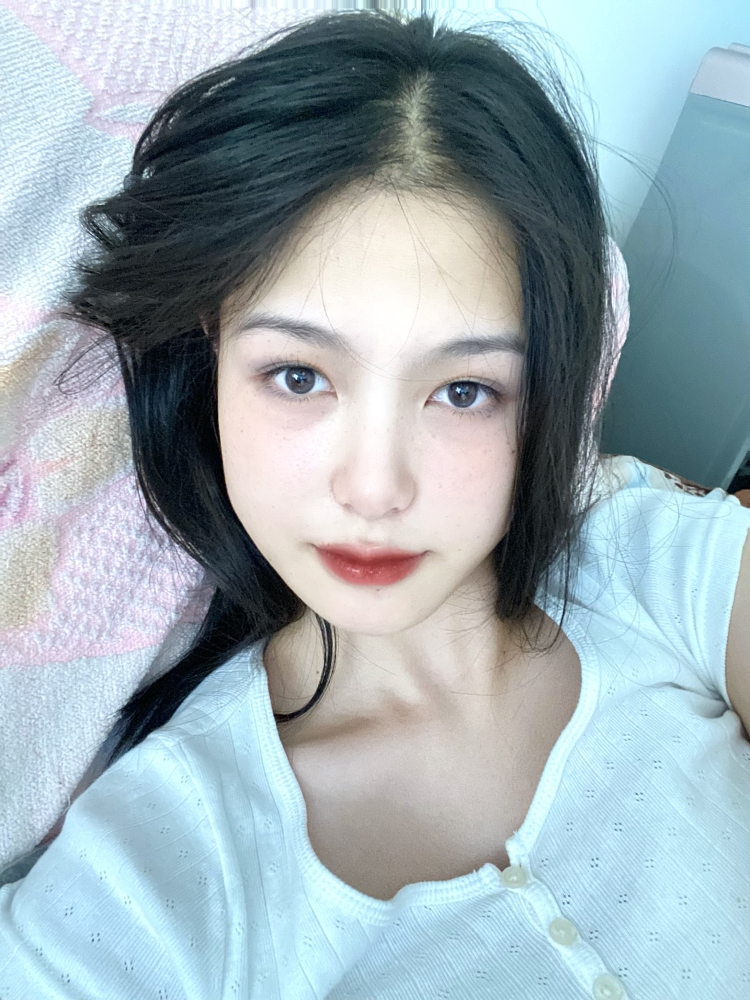 秋天不回来-湖南省·怀化市·沅陵县-某红薯-人美心善 接寄拍 出图质量好 好讲话 心平气和大美女一个 爱打游戏逛某宝 支持照片/视频 提的要求多也是可以接受的 希望合作愉快🤝