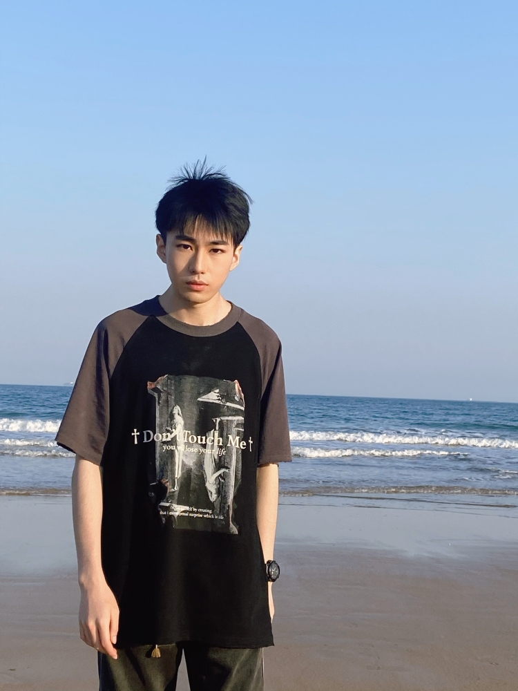 Always-山东省·青岛市·黄岛区-抖音-身高180cm 体重60kg,可接衣服寄拍,会穿搭,拍照,修图