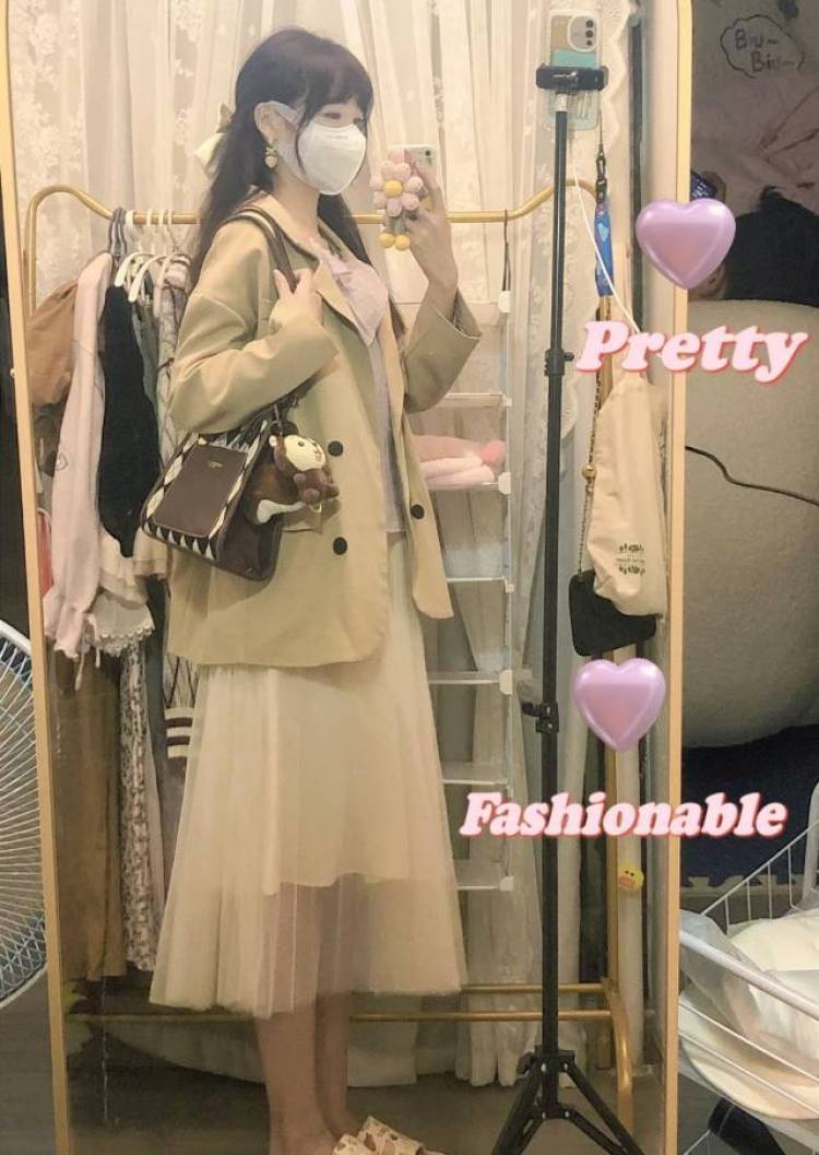 蓝梦溪👧🎀-湖北省·武汉市·汉阳区--本人是素人想接一些寄拍服装或者饰品等,出单快,主要是拍一些室内的场景,可以长期合作的