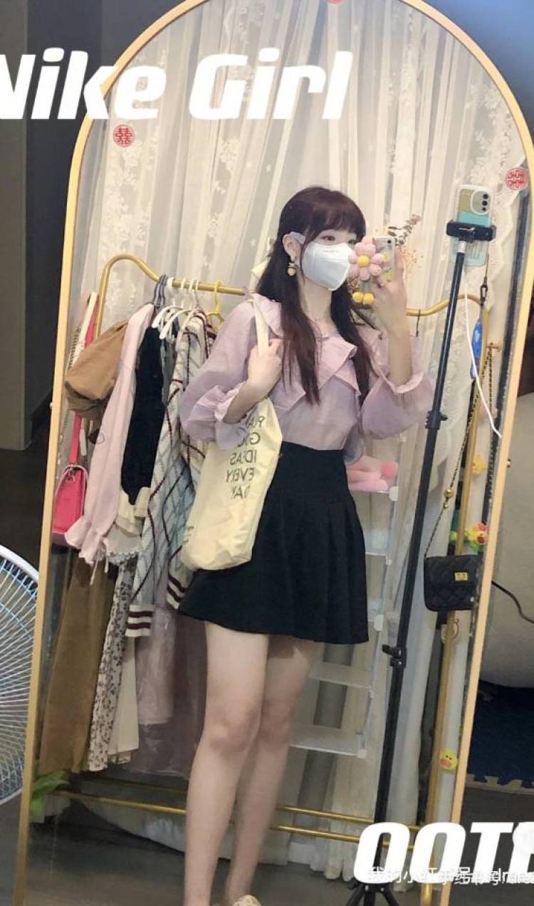 蓝梦溪👧🎀-湖北省·武汉市·汉阳区--本人是素人想接一些寄拍服装或者饰品等,出单快,主要是拍一些室内的场景,可以长期合作的