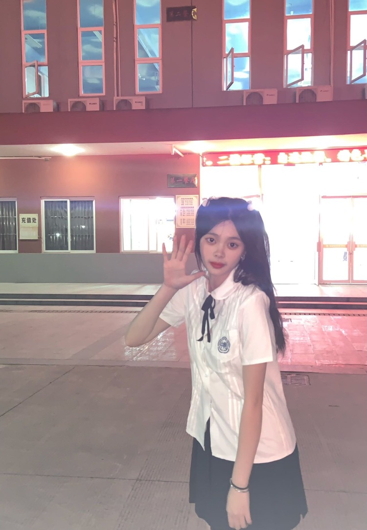 Cc-福建省·福州市·闽侯县-心动-平时喜欢拍照,服装搭配,衣服,包包,鞋子,化妆品都可以拍,平时也会穿一些jk,Lolita等小裙子,可以驾驭很多风格。有看上的可以联系我。
身高:173CM
体重:51KG
坐标:福建省·福州市
