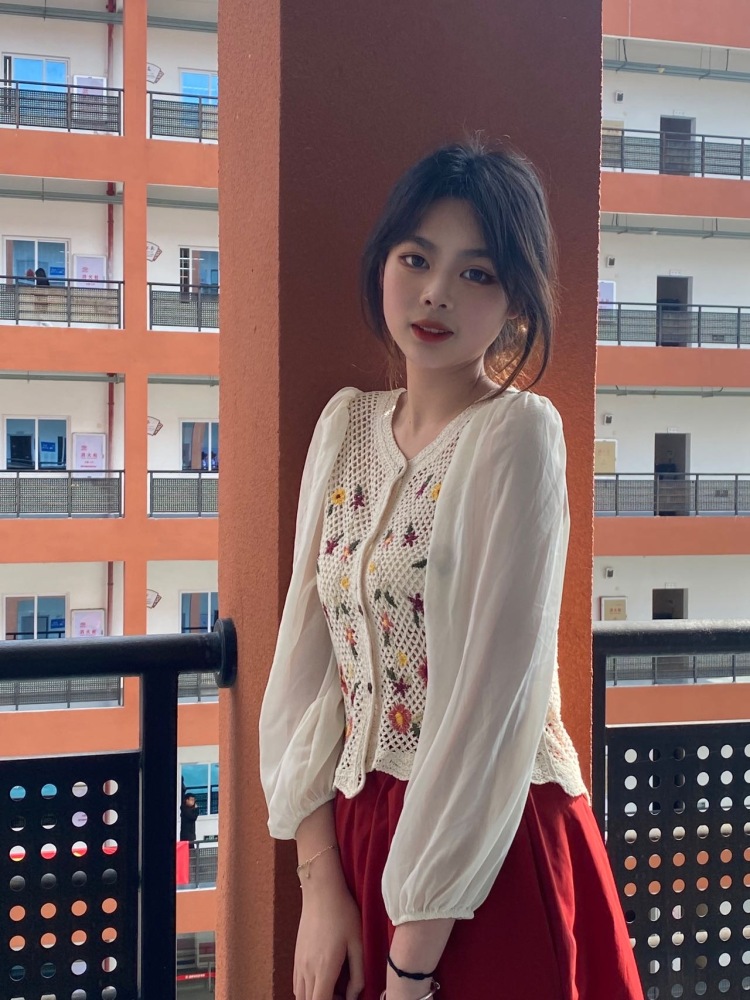 Cc-福建省·福州市·闽侯县-心动-平时喜欢拍照,服装搭配,衣服,包包,鞋子,化妆品都可以拍,平时也会穿一些jk,Lolita等小裙子,可以驾驭很多风格。有看上的可以联系我。
身高:173CM
体重:51KG
坐标:福建省·福州市