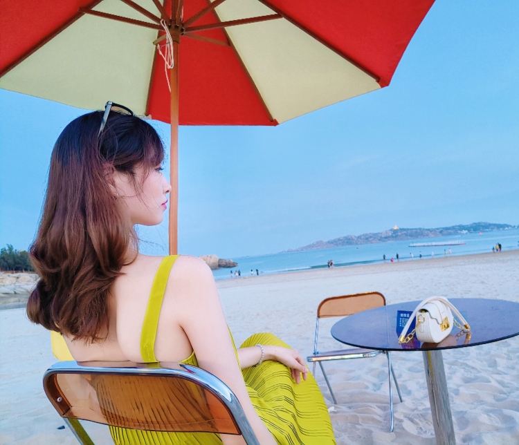 哒布溜~-福建省·泉州市·丰泽区-抖音-我的身高180,体重55-57kg会有浮动,鞋码40女生,上衣m或者l都可以裤子需要长的,一遍比较喜欢穿一下性感的衣服