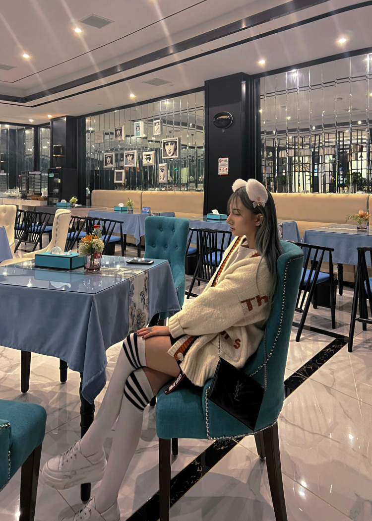 小宅妹-广东省·佛山市·南海区-抖音-会自拍 可接性感情趣衣 身高170 年龄21 玩快手 嗯嗯嗯嗯