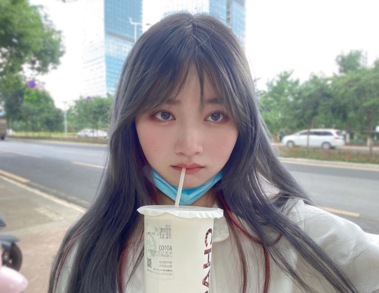 白兮-云南省·昆明市·呈贡区--身高160,体重53kg,有一点点肉感,长相偏甜美一点,接送拍寄拍,买家秀,各种小配件,来者不拒,会认真完成拍照要求。学生党想赚零花钱,骗子勿扰