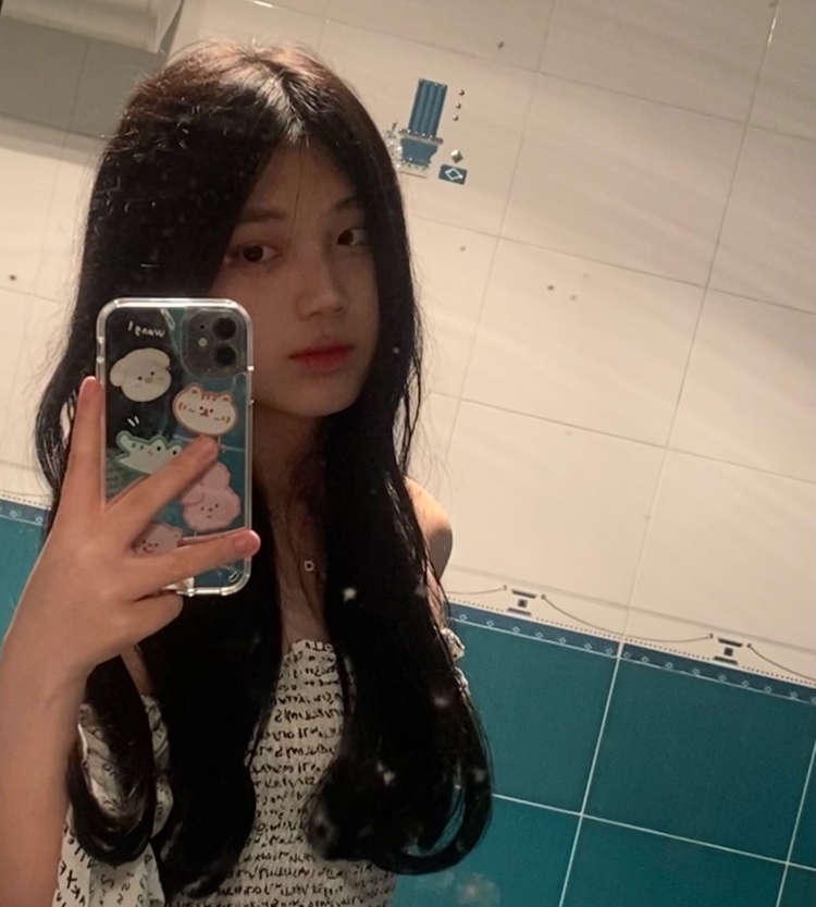 🌙-浙江省·杭州市·余杭区-抖音 某红薯-比较擅长唱歌，现在是杭州大二在读学生，平时比较喜欢拍照，可以接淘宝买家秀和探店打卡，