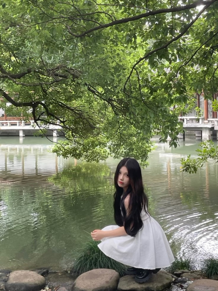 🌙-浙江省·杭州市·余杭区-抖音 某红薯-比较擅长唱歌，现在是杭州大二在读学生，平时比较喜欢拍照，可以接淘宝买家秀和探店打卡，