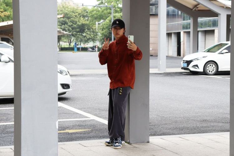 卡布达-浙江省·湖州市·德清县-抖音-接买家秀，寄拍。自己有相机。身高体重175，60。脾气非常好，基本没脾气。接受重拍。
