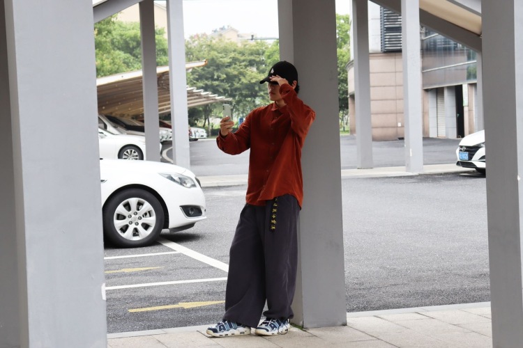 卡布达-浙江省·湖州市·德清县-抖音-接买家秀，寄拍。自己有相机。身高体重175，60。脾气非常好，基本没脾气。接受重拍。