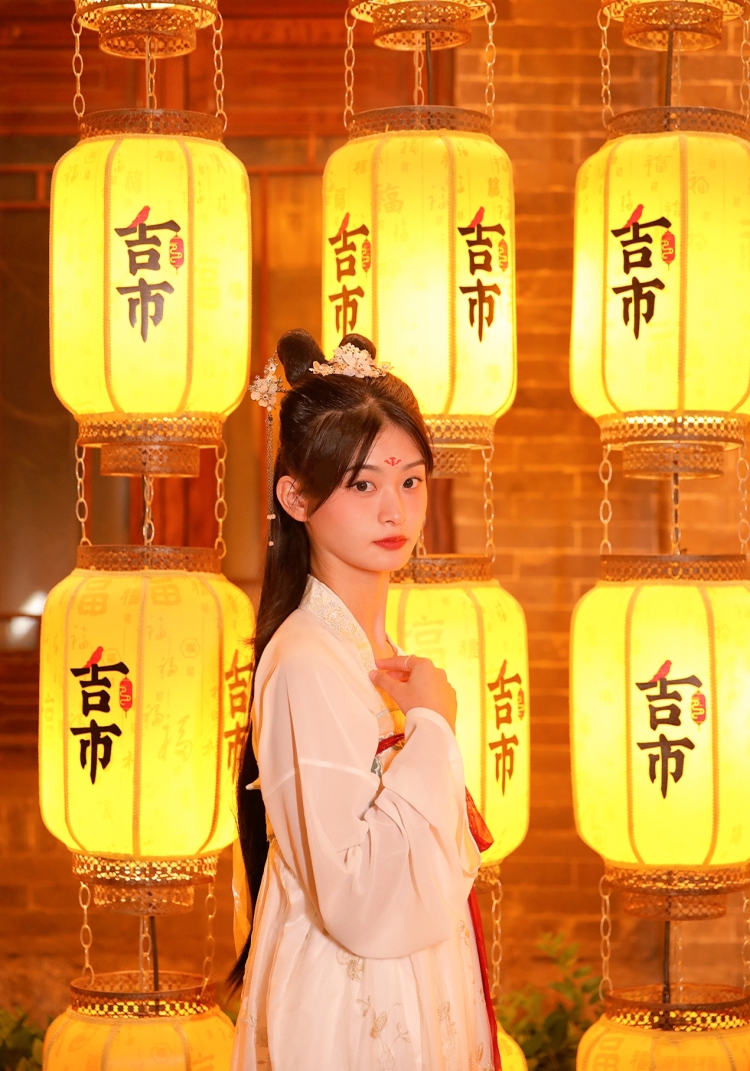 Aɢᴀɪɴ.-安徽省·亳州市·谯城区-某红薯-本人172,90斤,可以接衣服寄拍,可以卖家秀,美妆都可,也可以免费试用,也会摄影拍摄,合适的可以联系