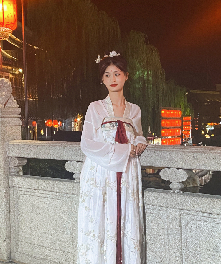 Aɢᴀɪɴ.-安徽省·亳州市·谯城区-某红薯-本人172,90斤,可以接衣服寄拍,可以卖家秀,美妆都可,也可以免费试用,也会摄影拍摄,合适的可以联系