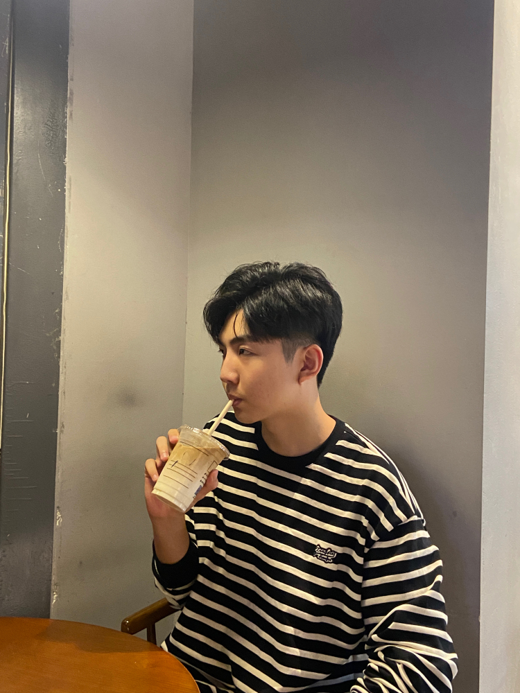 summer-江西省·上饶市·广信区-抖音-普通帅哥懂点穿搭。现在接寄拍,价格便宜!欢迎咨询。首饰也可接