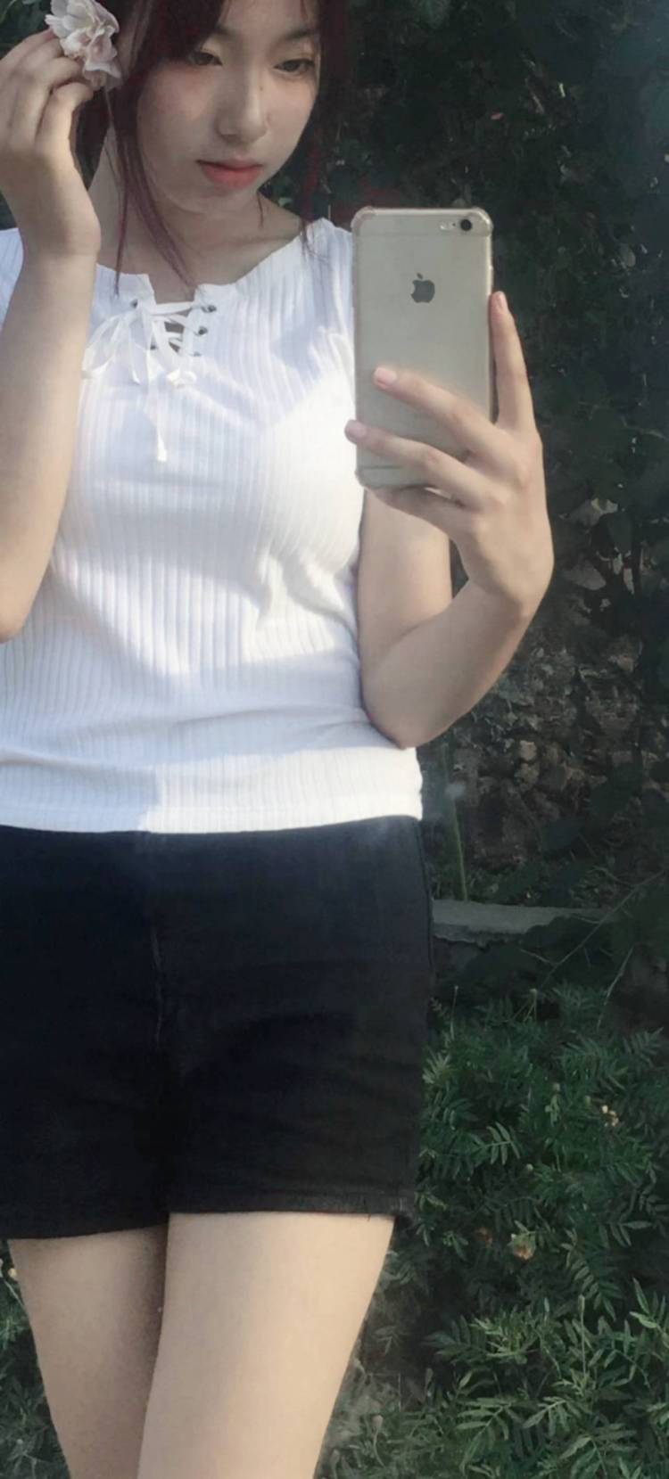 八姨太-陕西省·咸阳市·乾县--168cm,52kg
衣品偏肉装小charry类风格
可带货除可爱风的各类风格