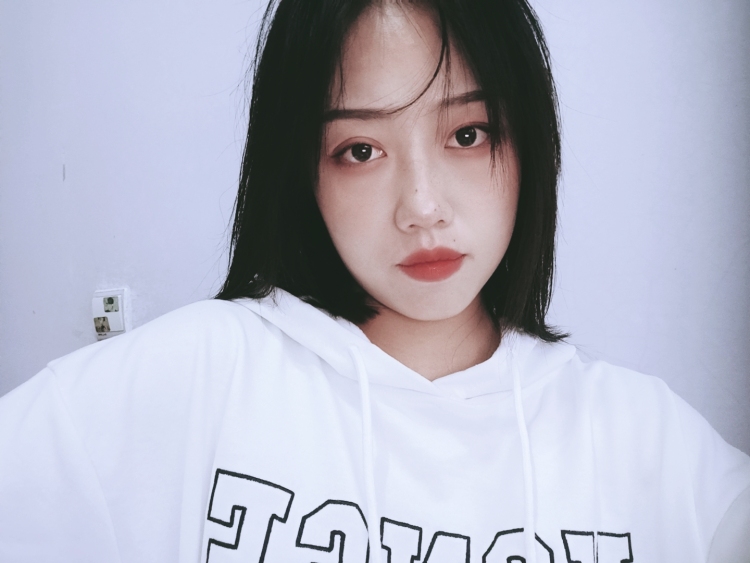 朱朱-山东省·潍坊市·诸城市--身高165,体重98,喜欢买衣服穿搭,拍照,喜欢看电影读书写字,长相看得过去