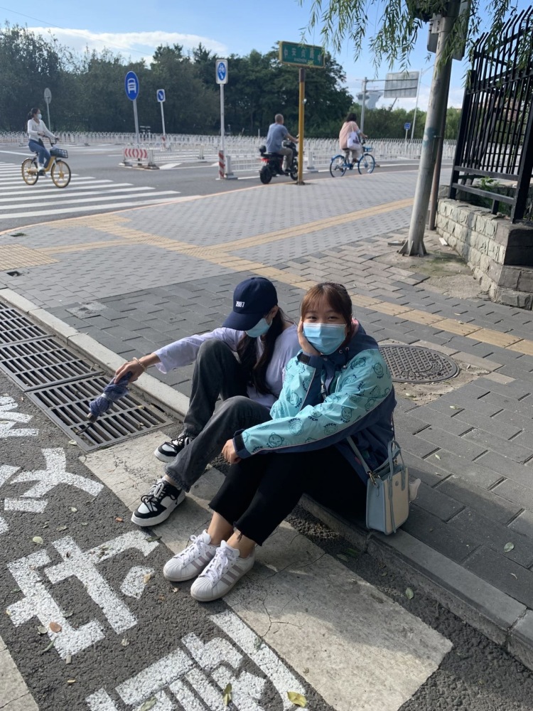 mi-北京市·北京市·西城区-mi-身高165，体重90斤 19岁 长的还算可以，可以接各种服装单，商品单……