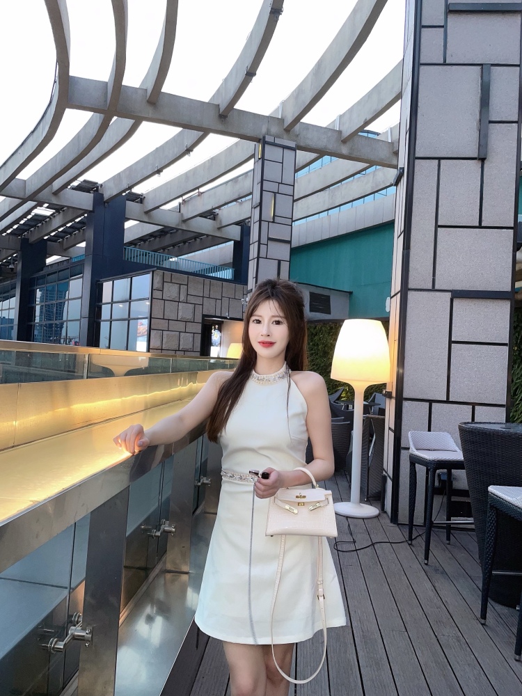 Poppy-江苏省·苏州市·吴中区-*** 抖音 微博-身高160 体重90 会穿搭 96年女生一枚
目前居住苏州
接探店 寄拍：衣服 饰品 包包 鞋子 美瞳等
出片快 有拍摄短视频经验
希望找到一拍即合的商家合作