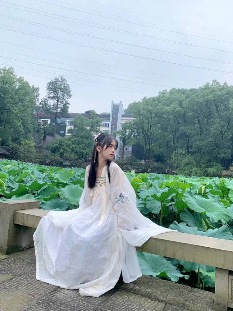 芝士味-四川省·泸州市·龙马潭区--我会跳舞，我抖音有几千粉丝可以发在抖音上，168/90 出图快，会p图，拍照好看，拍常服，洛丽塔，汉服，jk