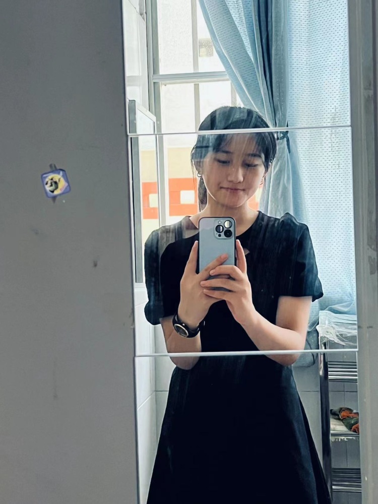 小小宅-北京市·北京市·东城区-抖音-一个不好看的小模特想接单 寄拍送拍都可以 不接受约拍哦 接衣服裤子鞋子帽子手链等