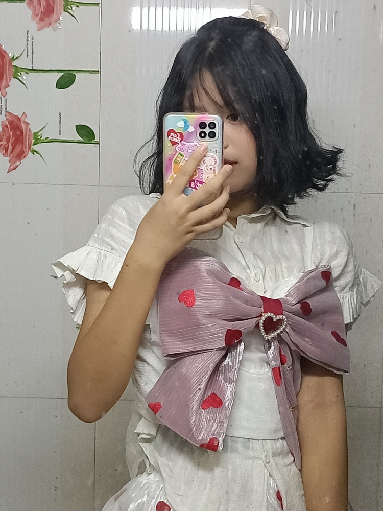 芝士小啵-湖北省·黄冈市·武穴市-某红薯-我会拍照，各种风格都可以，露脸和不露脸价格也不同。还会化妆，可以拍更高质的视频照片。某书也有专门种草好物的账号。才艺是弹钢琴、弹吉他、画画。还会布置拍摄场景。主要拍上身照，全身照因为没合适的场地，也可