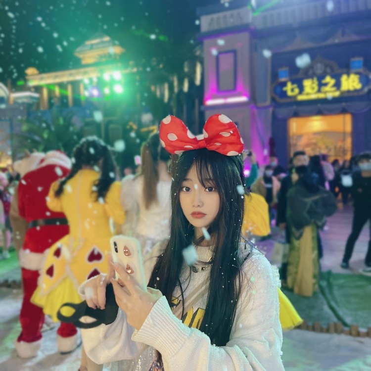 吼梨蟹不肉-广西壮族自治区·柳州市·鱼峰区--友友们好,是一名刚出学校实习的小姐姐一枚呀~我的兴趣爱好是拍照,会化妆也会p图,梦想成为一个穿搭博主!买家秀,赠拍和寄拍都可接喔