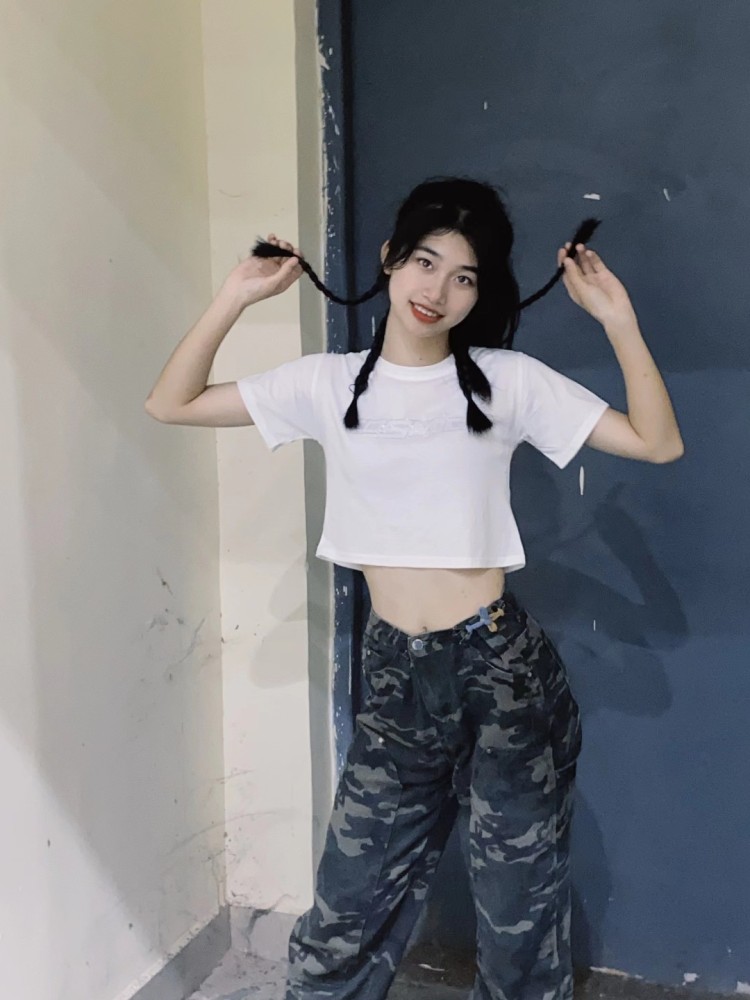 🎰-广东省·韶关市·浈江区-快手,某红薯-本人净身高168cm,52kg。虽然我是一个素人,但是我有一个赚钱梦。本人可盐可甜,有专门拍照的。看上了就来呗!多种风格可驾驭,本人好说话,勤奋好学!