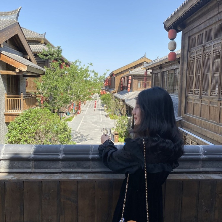 牛香草-河南省·郑州市·中原区-抖音，某红薯-身高160体重46合适各种甜美风格，价格好商量，就是喜欢拍照