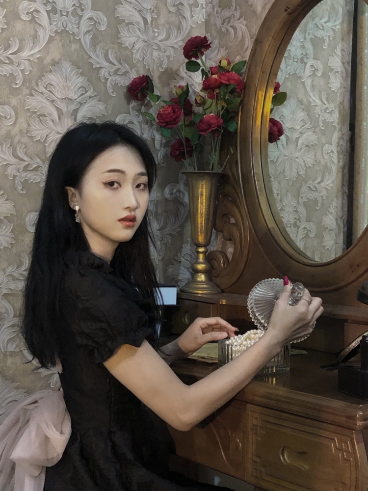 羊羊-广西壮族自治区·贵港市·港北区-抖音|微博|某红薯|淘宝|-身高153,体重80,身材匀称,比例较好,可接小个子服装,饰品,假发,寄拍,某红薯,抖音,微博,淘宝,拼多多,种草,买家秀,可驾驭多种风格,可爱,温柔,气质,小性感,辣妹,旗袍,冷清,jk。